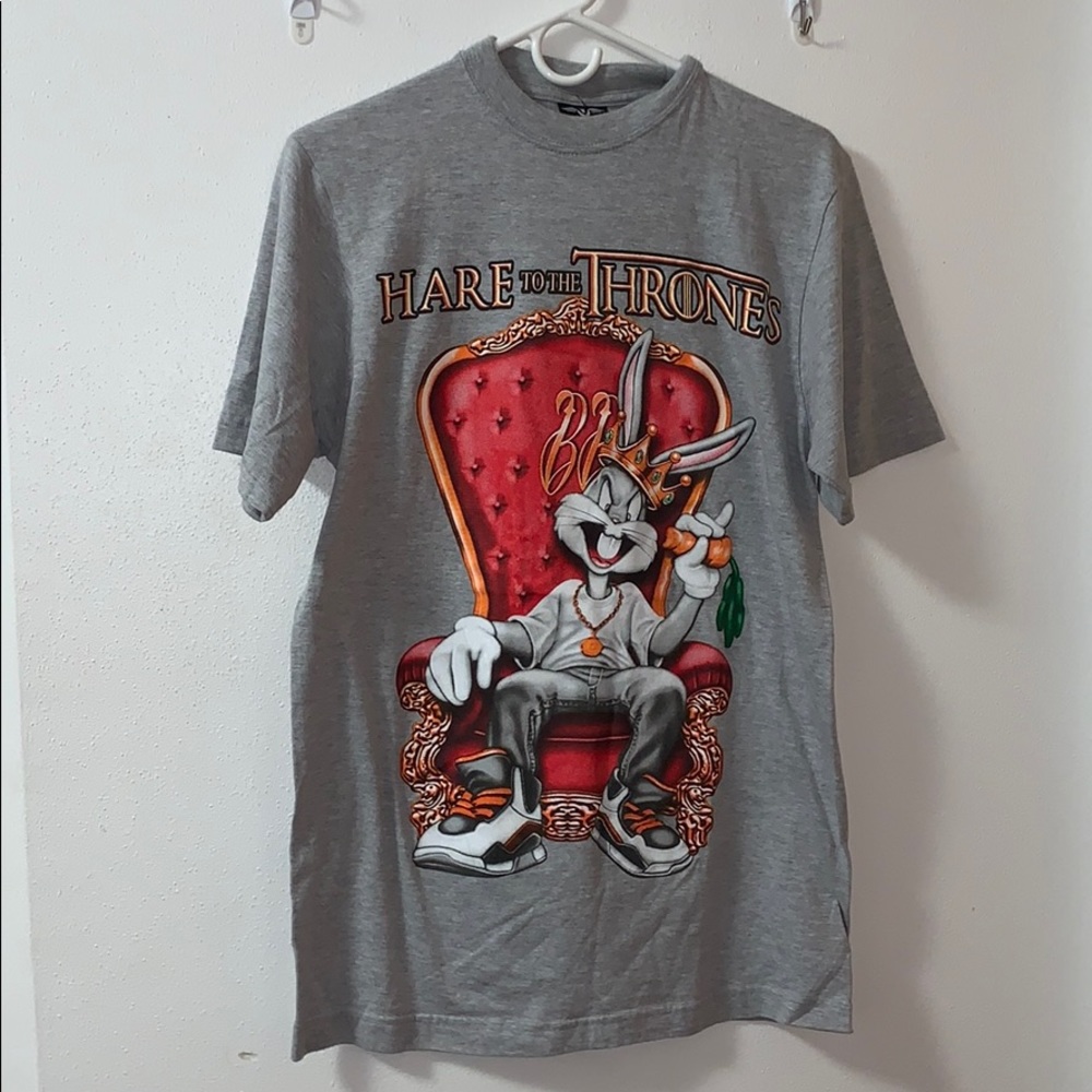 ⭐️5 for 25⭐️Flying horse M “Hare to the Throne” bugs bunny top